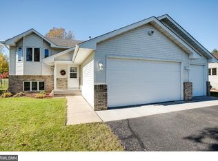 5390 Helena Rd N, Oakdale, MN 55128