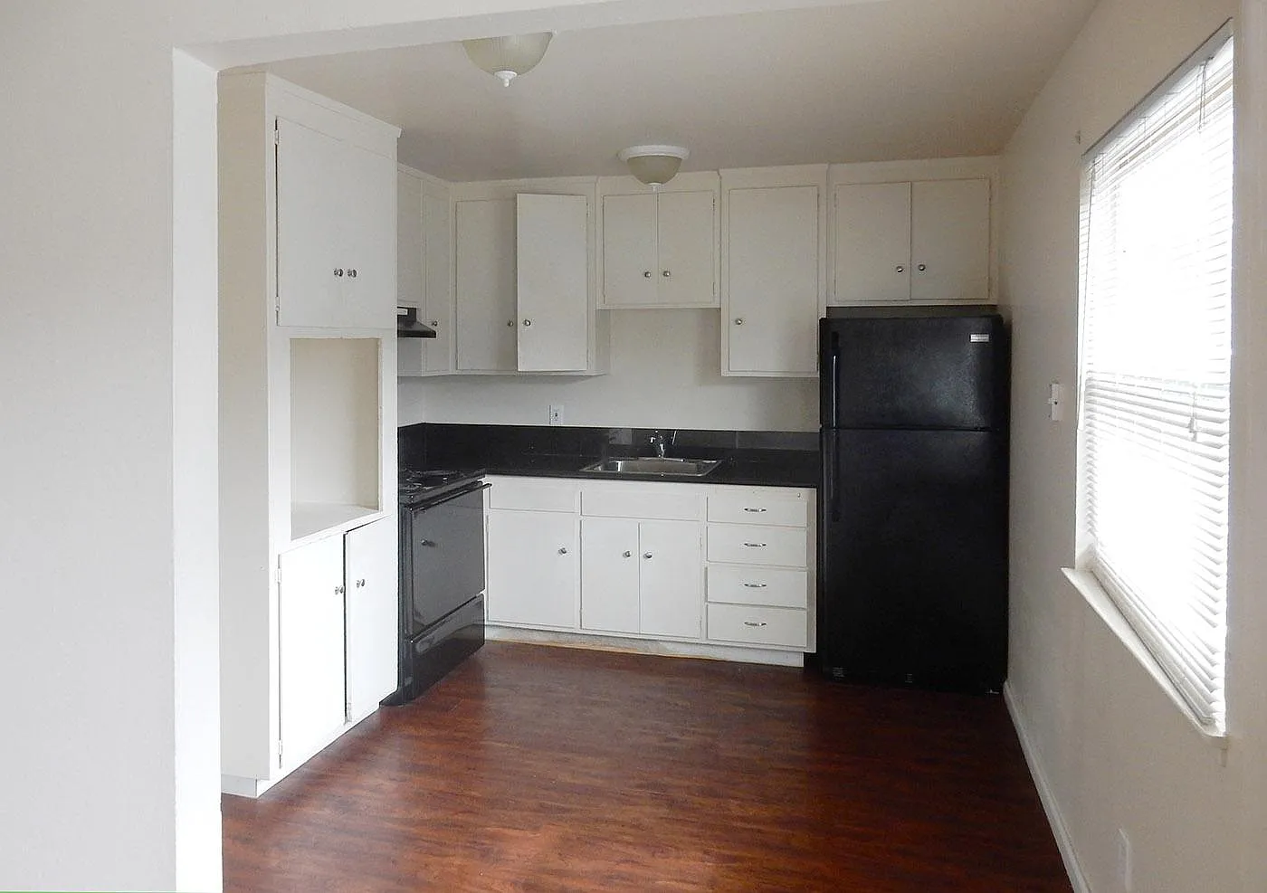 2 bed, 900 sqft, $1,595 — Photo 1