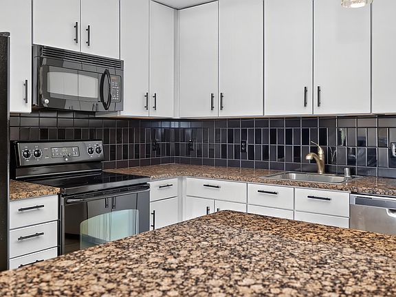 4th image of 535 S Upper St APT 325