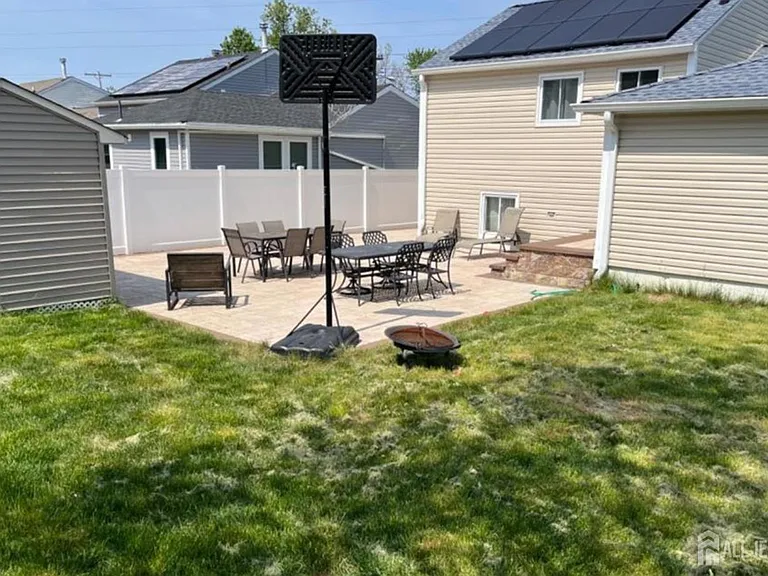 42 Albert Dr — Photo 17