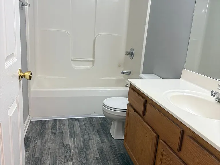 238 E Green St — Photo 7