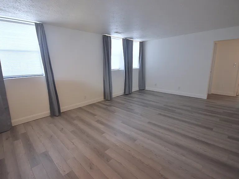 Waveland Place Apartments — Photo 13