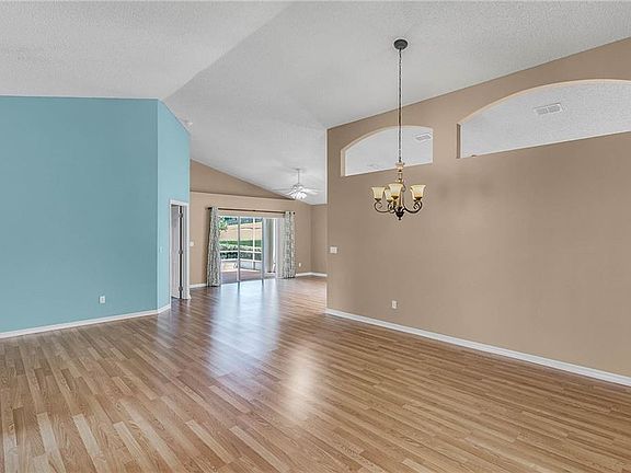 4th image of 3724 Eversholt St