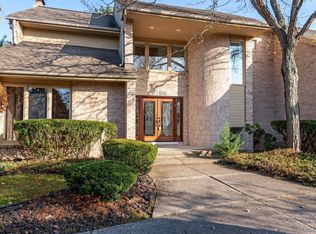 4795 Paisley Ct, West Bloomfield, MI 48322