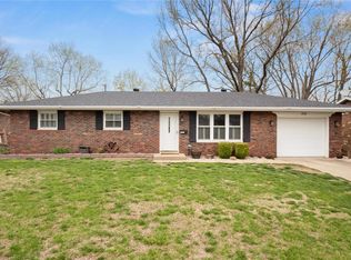 909 Pennsylvania St, Collinsville, IL 62234