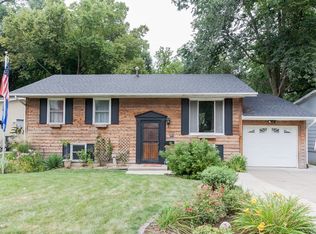1700 Apache Trl NW, Cedar Rapids, IA 52405