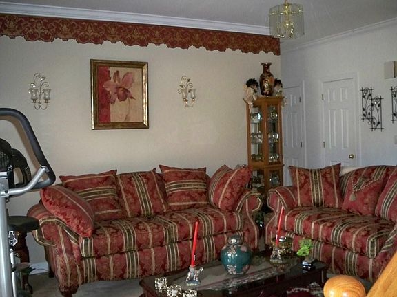 3rd image of 44 Southwood Dr
