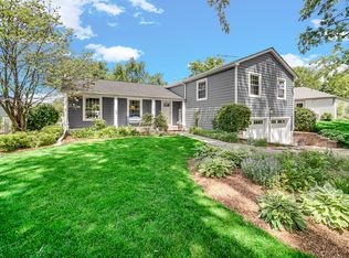 27W160 Oakwood St, Winfield, IL 60190
