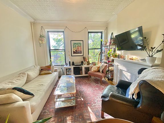 3rd image of 81 Underhill Ave Unit 3A