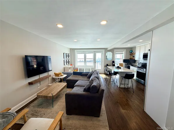 1 E Broadway APT 3N, Long Beach, NY 11561