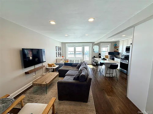 1 E Broadway #3N Photo 1