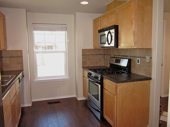 5th image of 612 SE 15th Ave