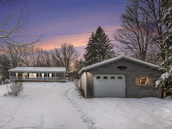 2810 Oak Forest Rd, Buchanan, MI 49107