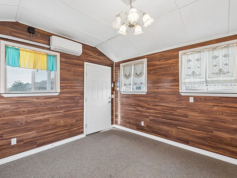 1751 Lexington Ct — Photo 45