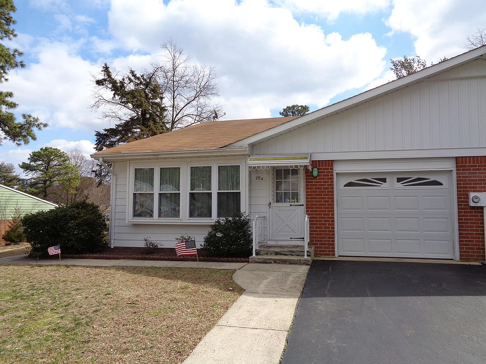 1st image of 29A Lexington Dr