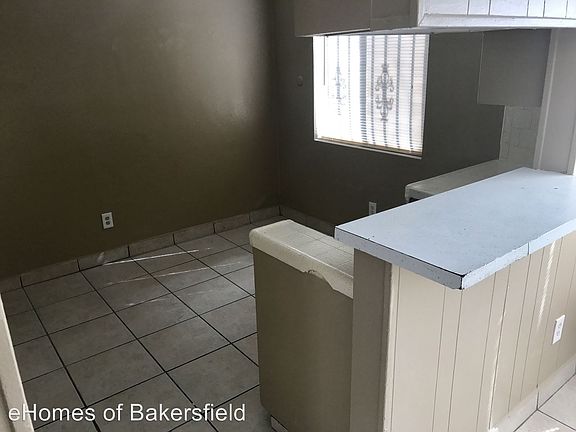 3rd image of 1107 King St APT 2