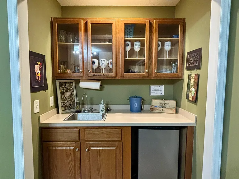 35 Harborview Dr — Photo 9