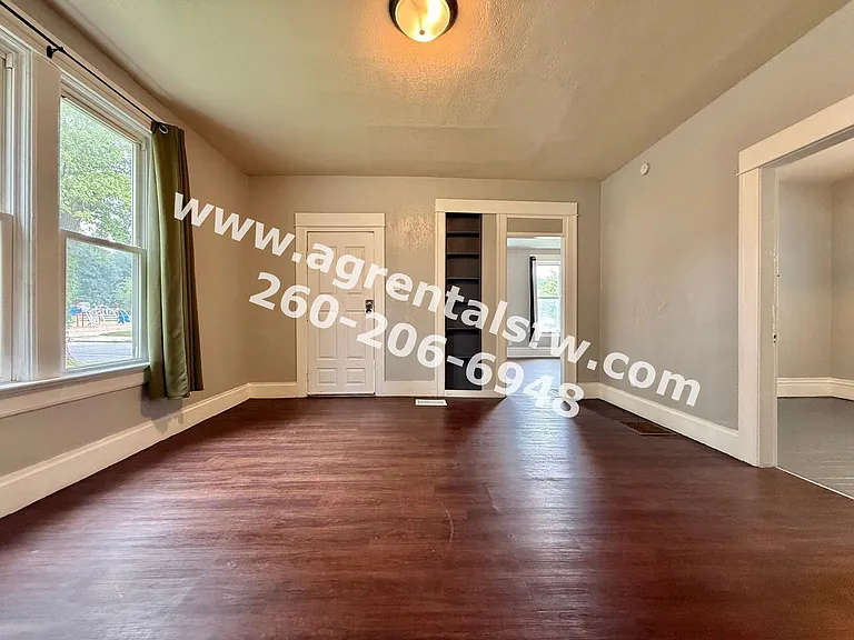 825 Eckart St — Photo 3