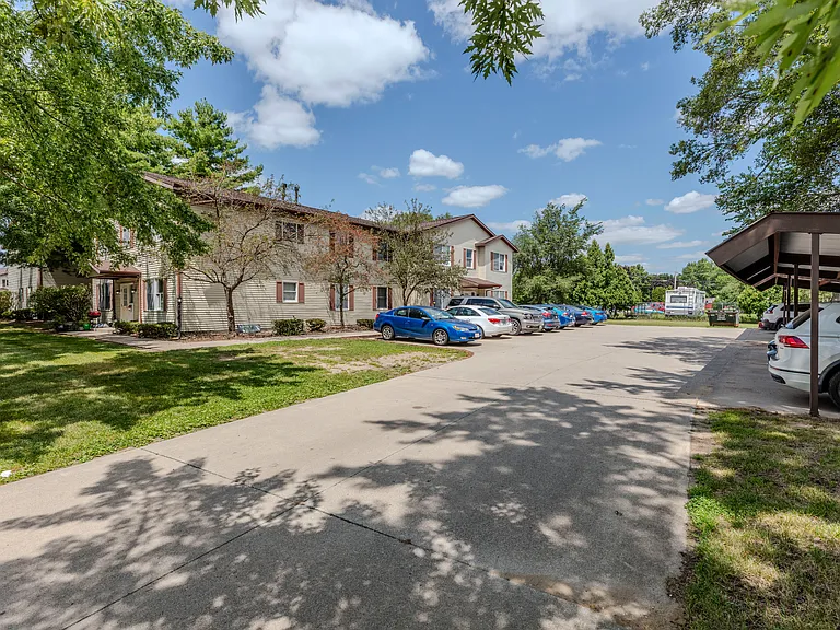 Tippecanoe Drive Apartments — Photo 37