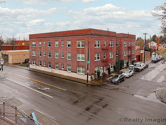3rd image of 1509 NE 10th Ave Unit 104