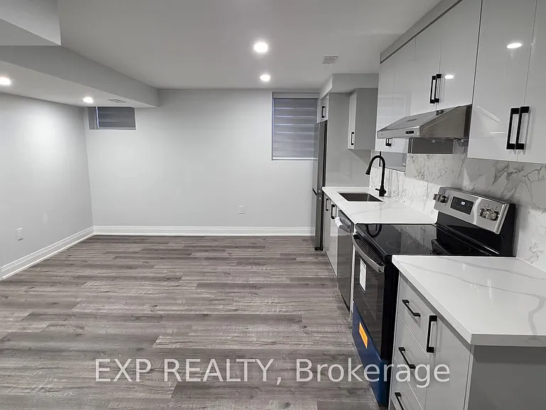 5 Broden Cres — Photo 2
