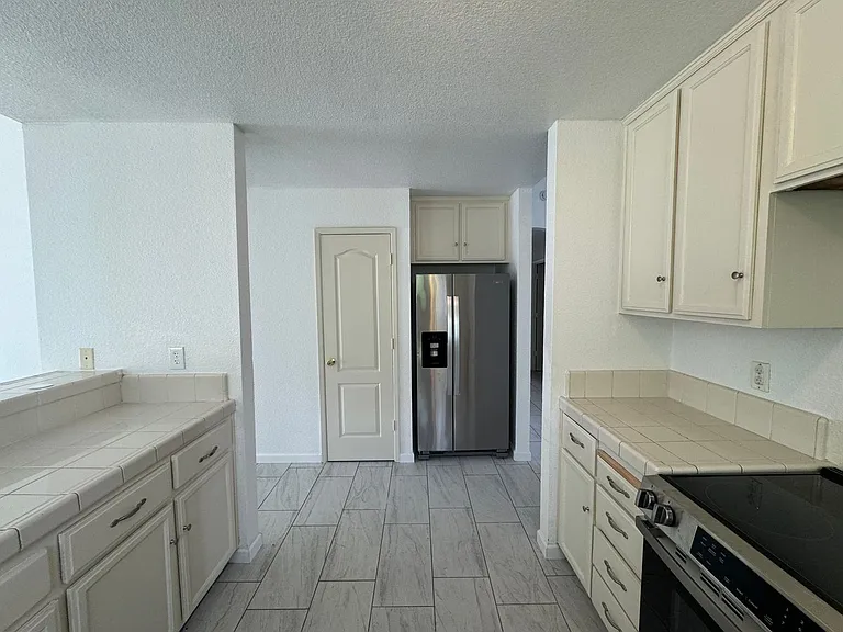 430 Vargus Ct — Photo 6