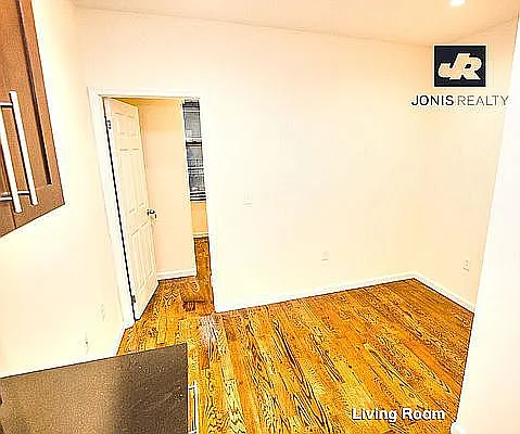 Rented by Jonis Realty | media 4