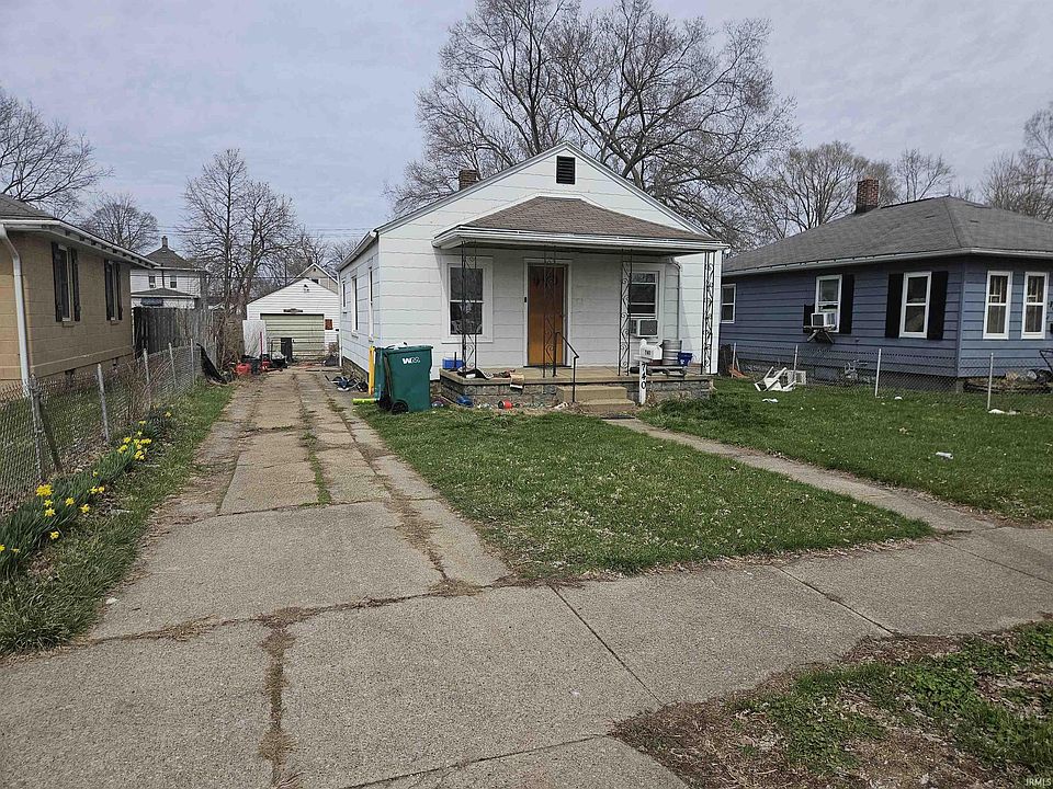 1st image of 740 E 6th St