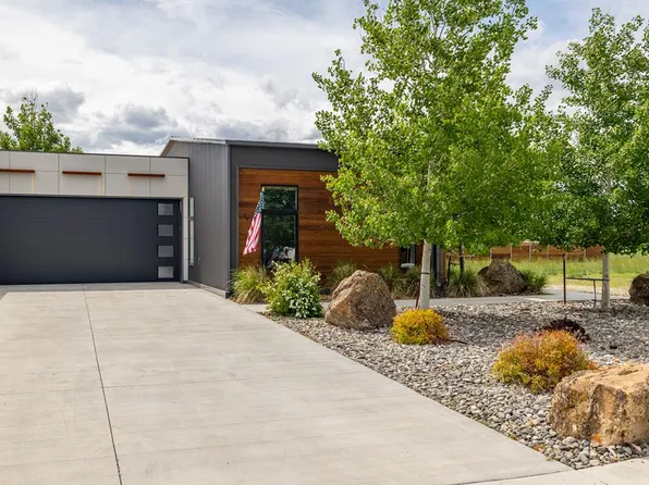 737 Stone St, Cody, WY 82414