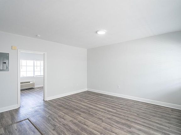 4th image of 8411 Byron Ave Unit 17-8411-17
