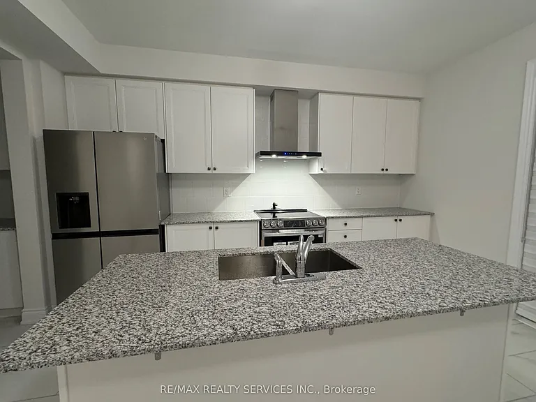 202 Tennant Cir — Photo 11