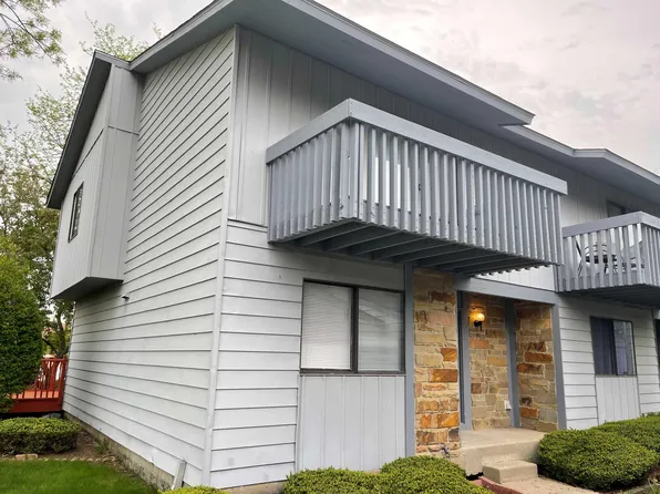 841 Gladstone Dr, Vernon Hills, IL 60061