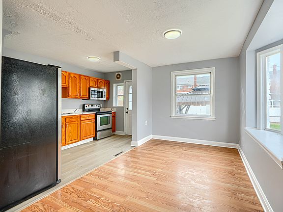 SEPARATE DINING ROOM