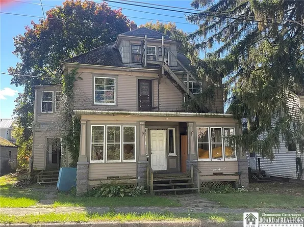 17 12th St, Jamestown, NY 14701