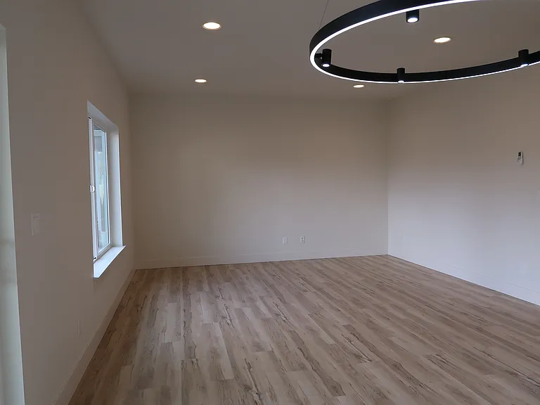 Seven Oaks Luxury Duplexes — Photo 23