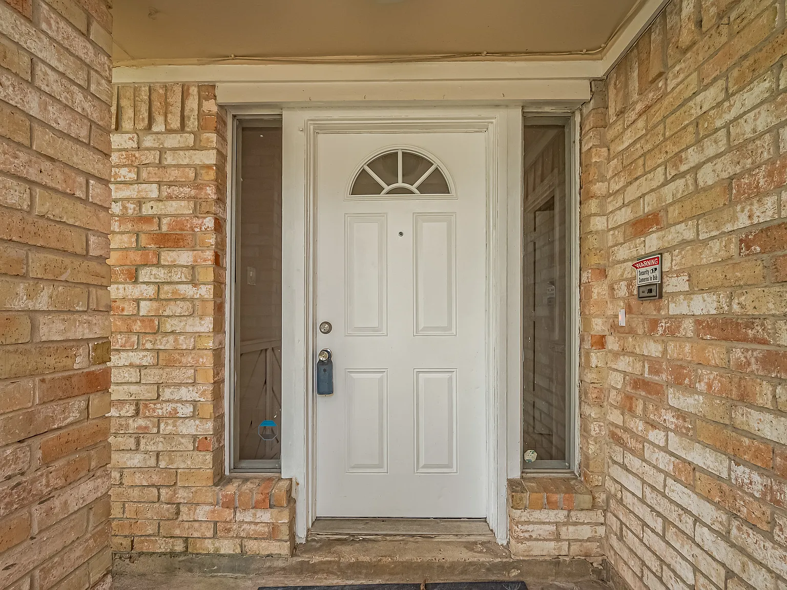 2606 Lexington Woods Dr — Photo 2