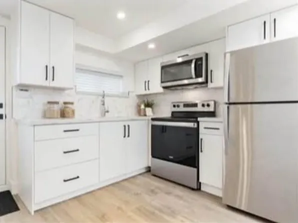 7 Howard Ave N #11, Burnaby, BC V5B 1J6