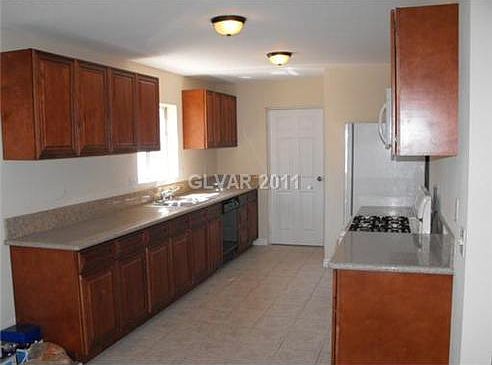3rd image of 943 Westminster Ave