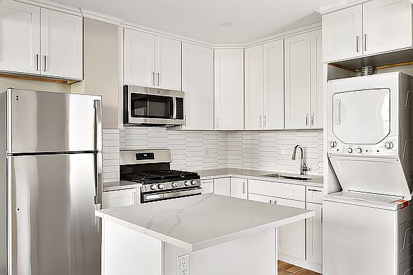 1st image of 416 Cumberland St #3