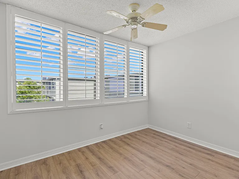 4890 Bay St NE #330 — Photo 13