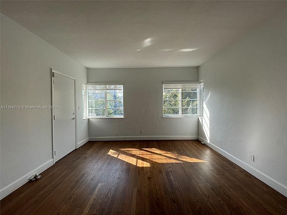 3rd image of 969 Bay Dr #4
