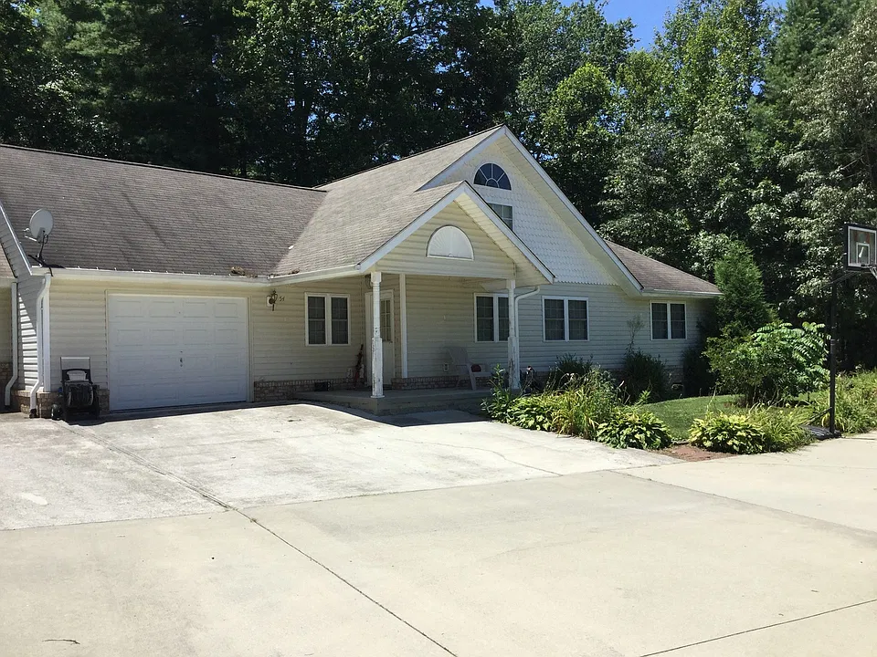 54 Hidden Pines Ct