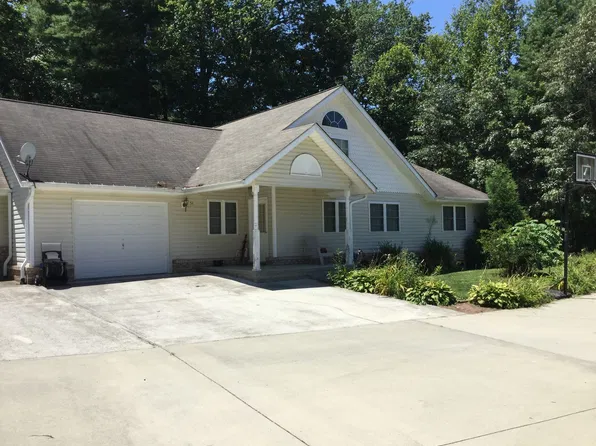 54 Hidden Pines Ct, Hendersonville, NC 28792