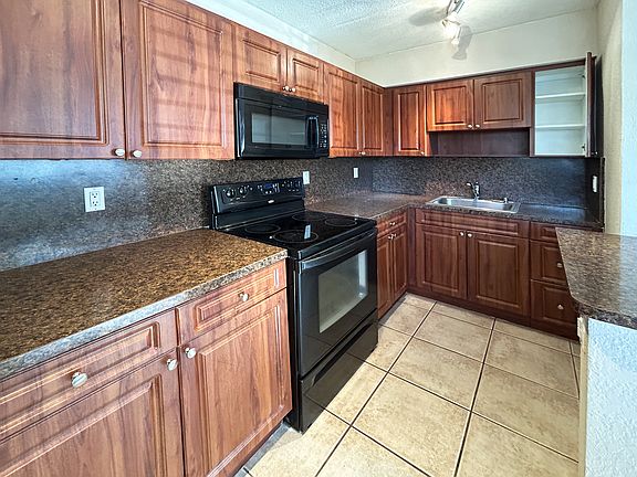 4th image of 715 NE 6th St APT 1