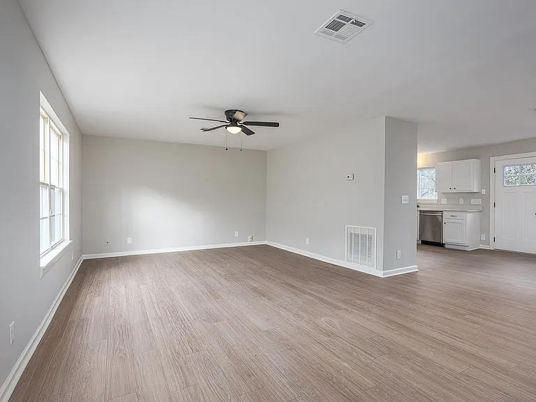 3317B Niagara Dr — Photo 3