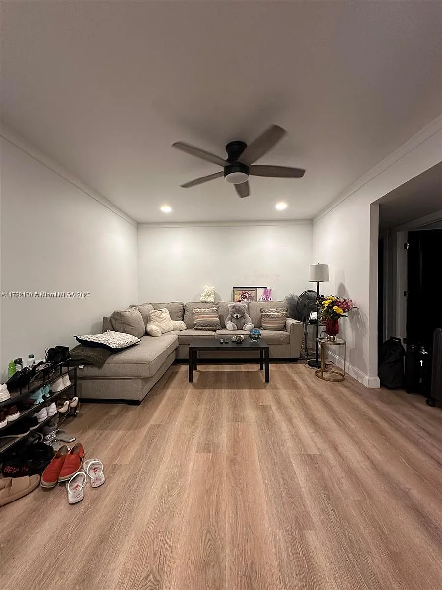 Building Photo - 5100 SW 41st St #328