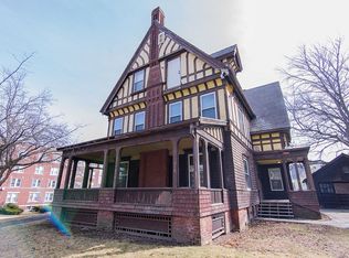 210 Oak St, Holyoke, MA 01040