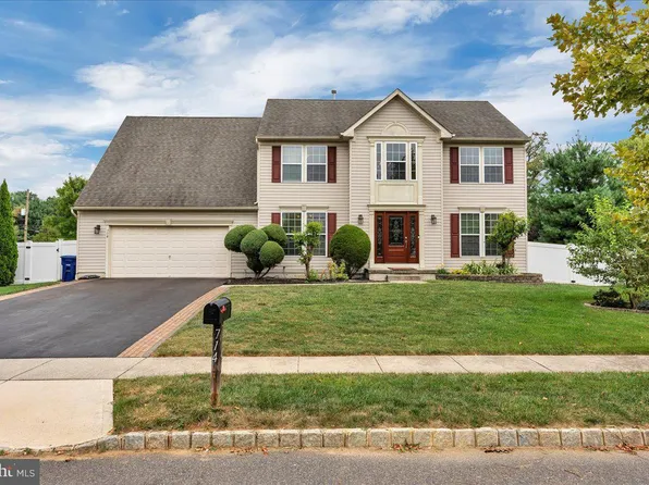 714 Varga Cir, Florence, NJ 08518