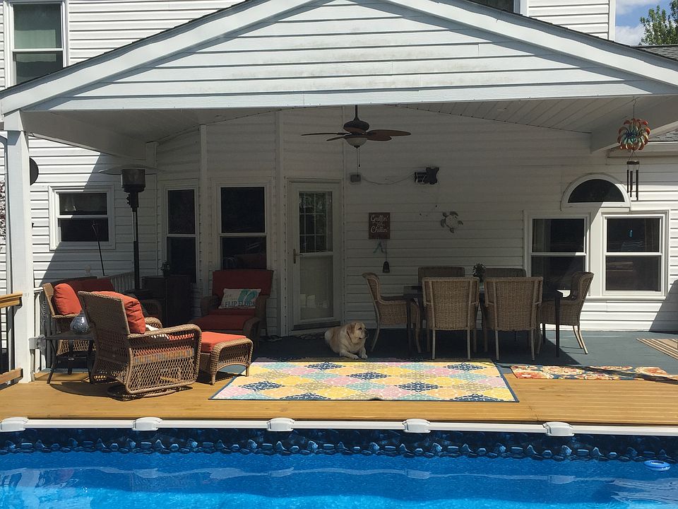 2nd image of 204 Royal Oak Ct