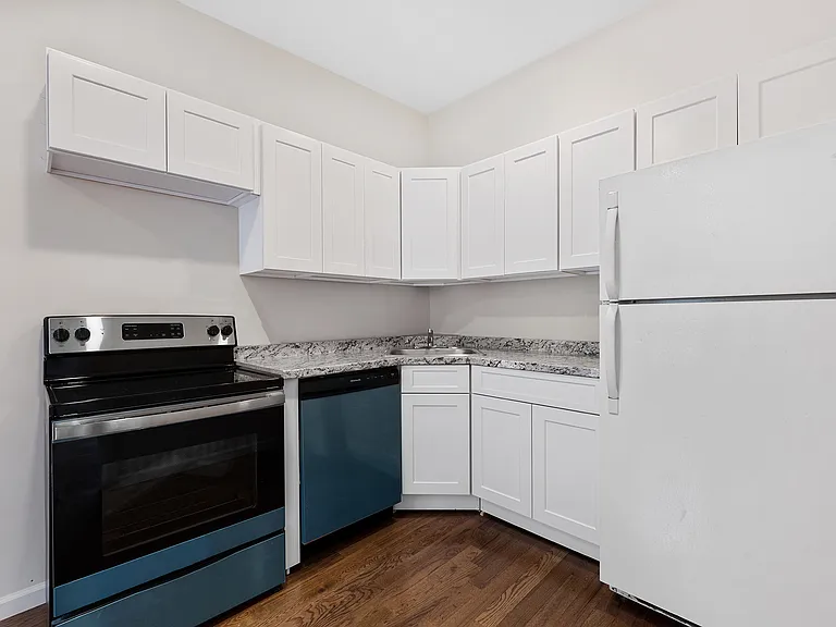 22-80 Steinway St #2R — Photo 3